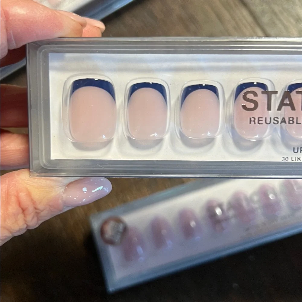 Static Nails - Picture 3 of 4
